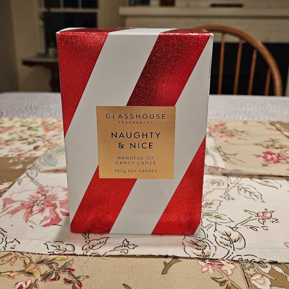 Glasshouse Fragrances - Naughty and Nice - Handful of Candy Canes Candle - NWT!